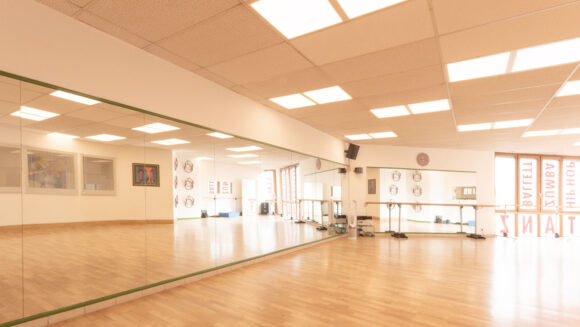 Extralange Spiegelwände